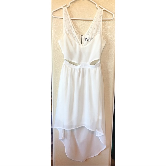 Dresses & Skirts - White high-low dress